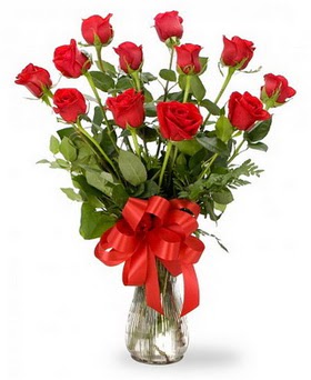  Batman çiçek , çiçekçi , çiçekçilik  12 adet kırmızı güllerden vazo tanzimi