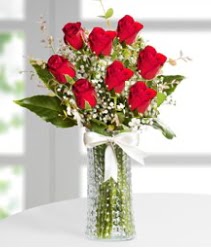 7 Adet vazoda kırmızı gül sevgiliye özel  Batman çiçek siparişi sitesi 