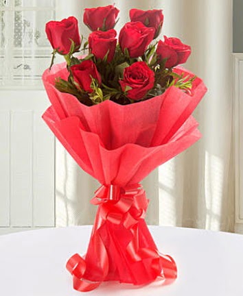 9 adet kırmızı gülden modern buket  Batman İnternetten çiçek siparişi 