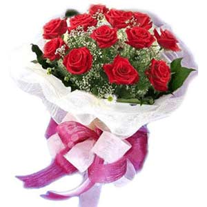 Batman çiçek satışı  11 adet kırmızı güllerden buket modeli