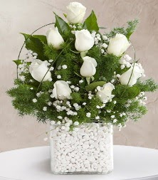 9 beyaz gül vazosu  Batman çiçek satışı 