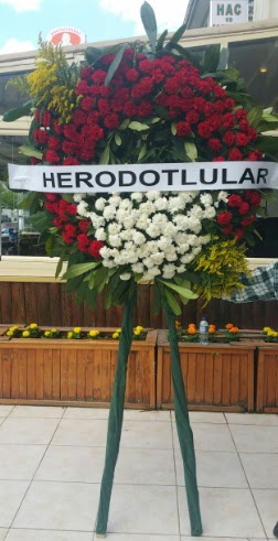 Cenaze çelengi cenazeye çiçek modeli  Batman çiçek satışı 
