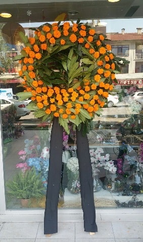 Cenaze çiçeği cenaze çelengi çiçek modeli  Batman çiçek gönderme 